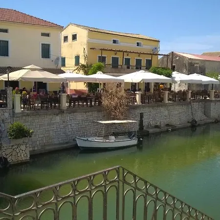 Aristidis Hébergement de vacances *